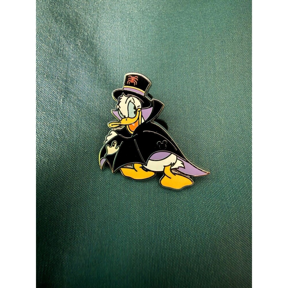 New Hidden Mickey 2025 Halloween Donald Duck Holiday series pin